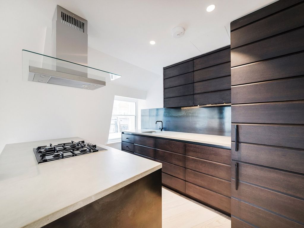 Property photo 2 of 13 Shelton Street