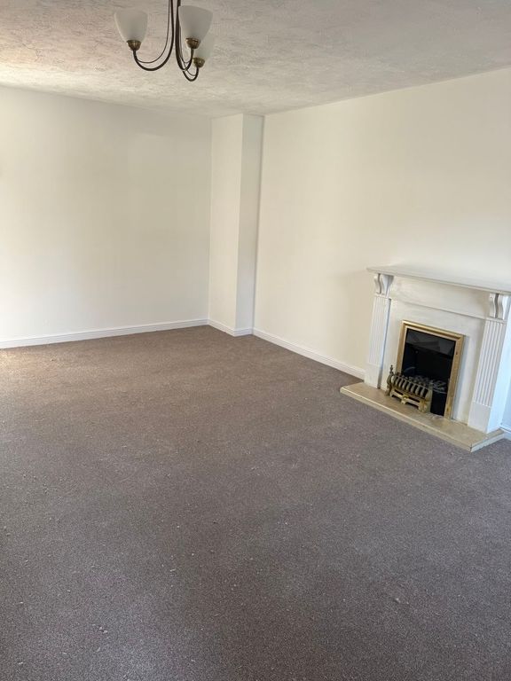 Property photo 3 of 12 Photo 9