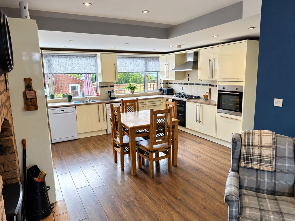 Property photo 2 of 21 Picture No. 27
