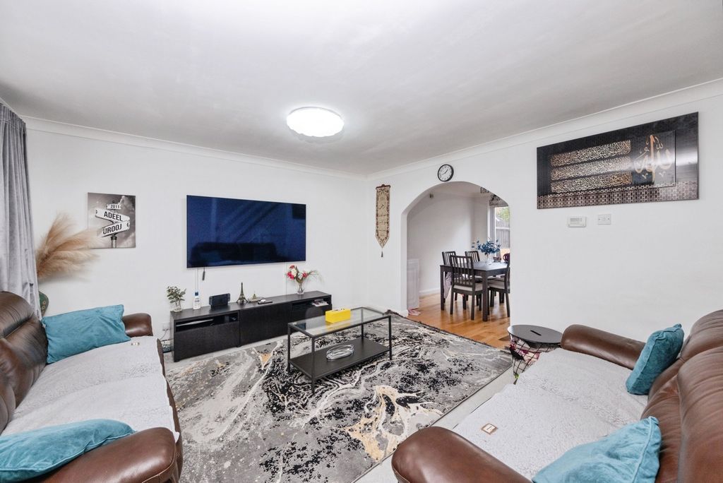 Property photo 3 of 17 Photo