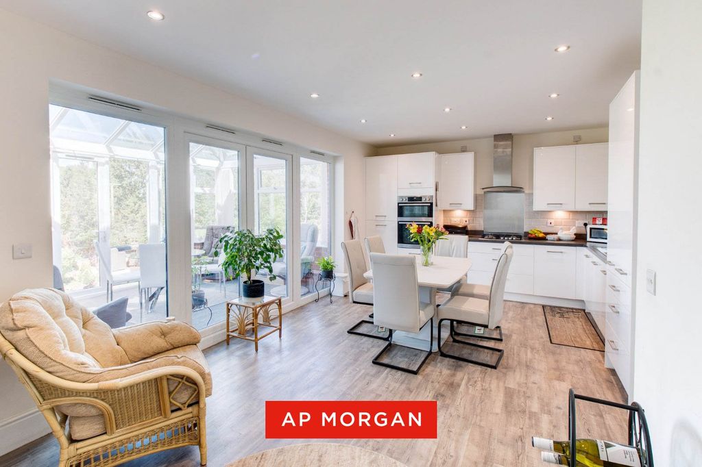 Property photo 2 of 18 Picture No. 40