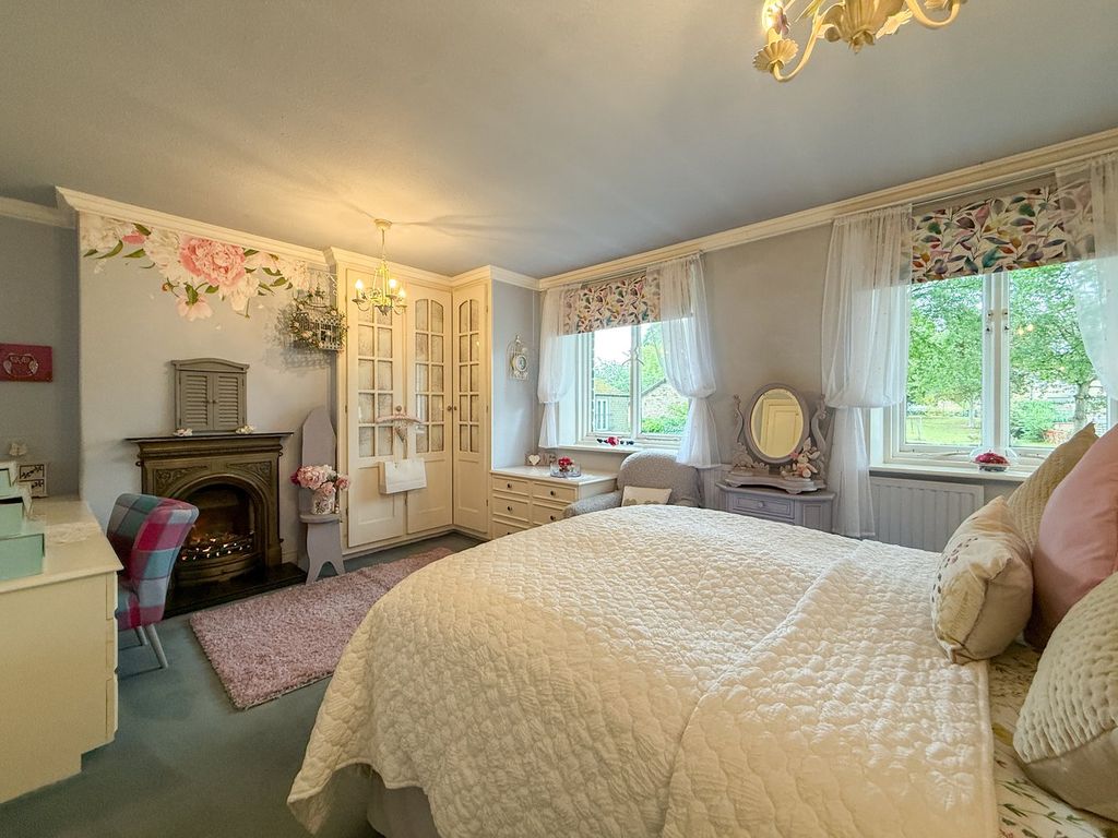 Property photo 3 of 34