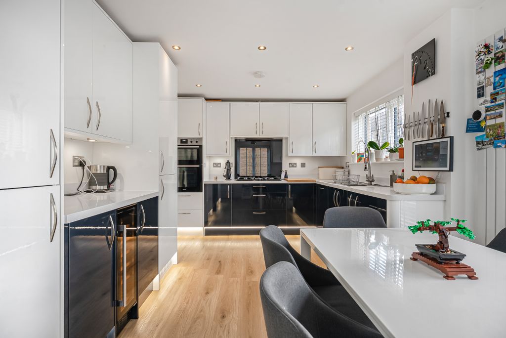 Property photo 2 of 35 2971194