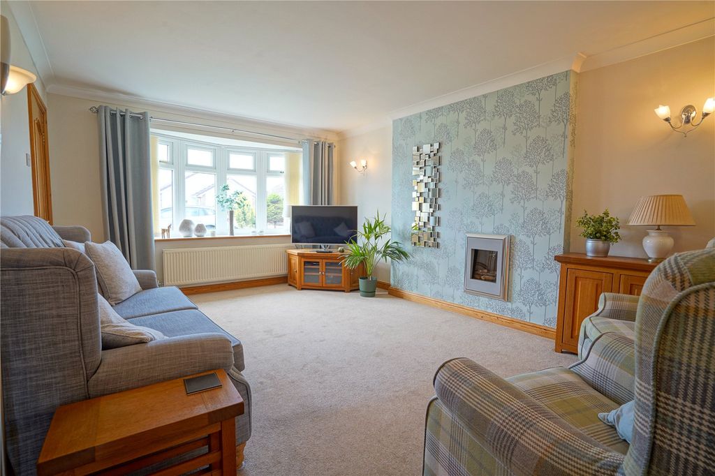 Property photo 2 of 16 Picture No. 28