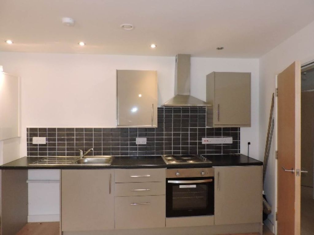 Property photo 2 of 9 Kitchen (1)