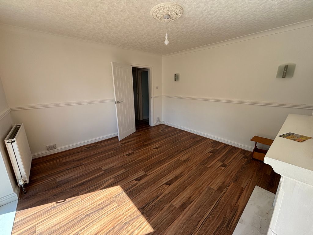 Property photo 3 of 11 Bedroom 1