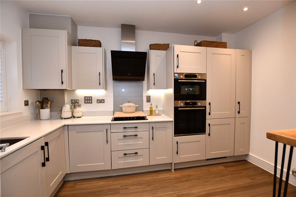 Property photo 3 of 12 Picture No. 11