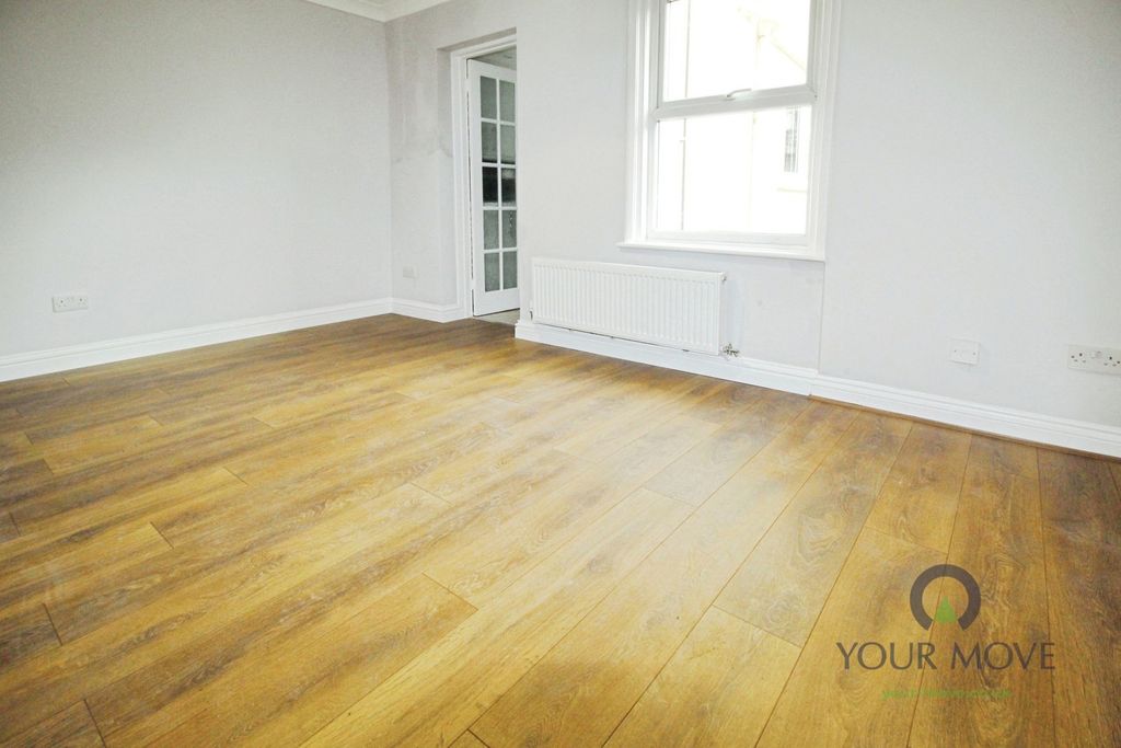 Property photo 3 of 10 Dining Room