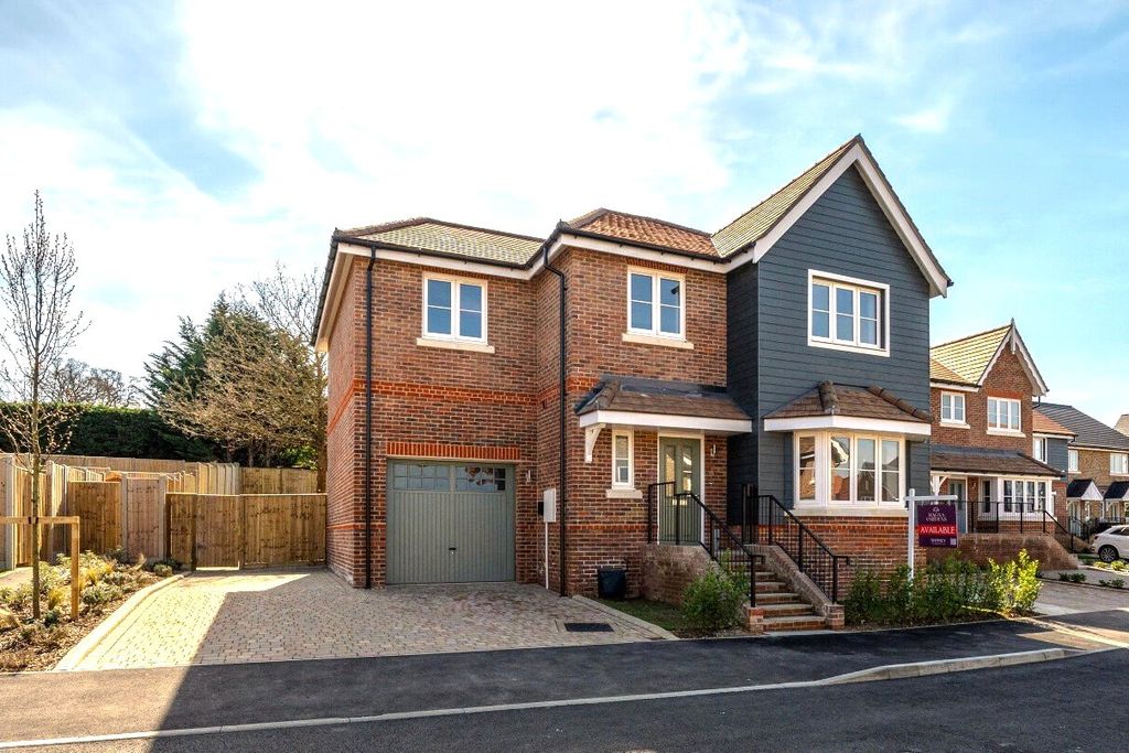 Property photo 1 of 8 External