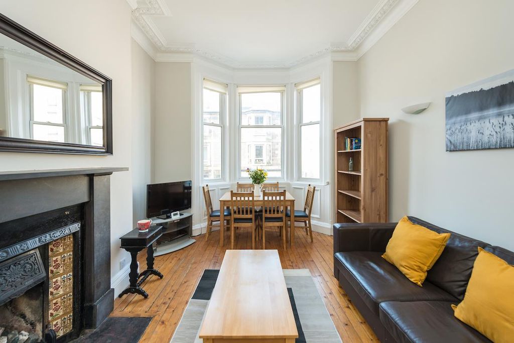 Property photo 2 of 32 Living Room