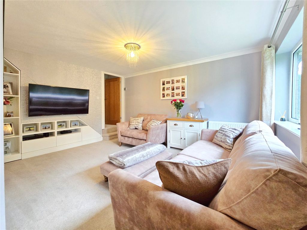 Property photo 2 of 28 Lounge