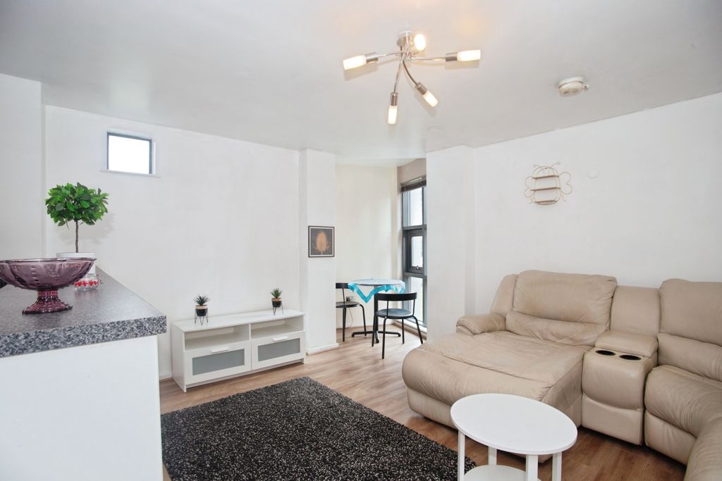 Property photo 2 of 14 Lounge