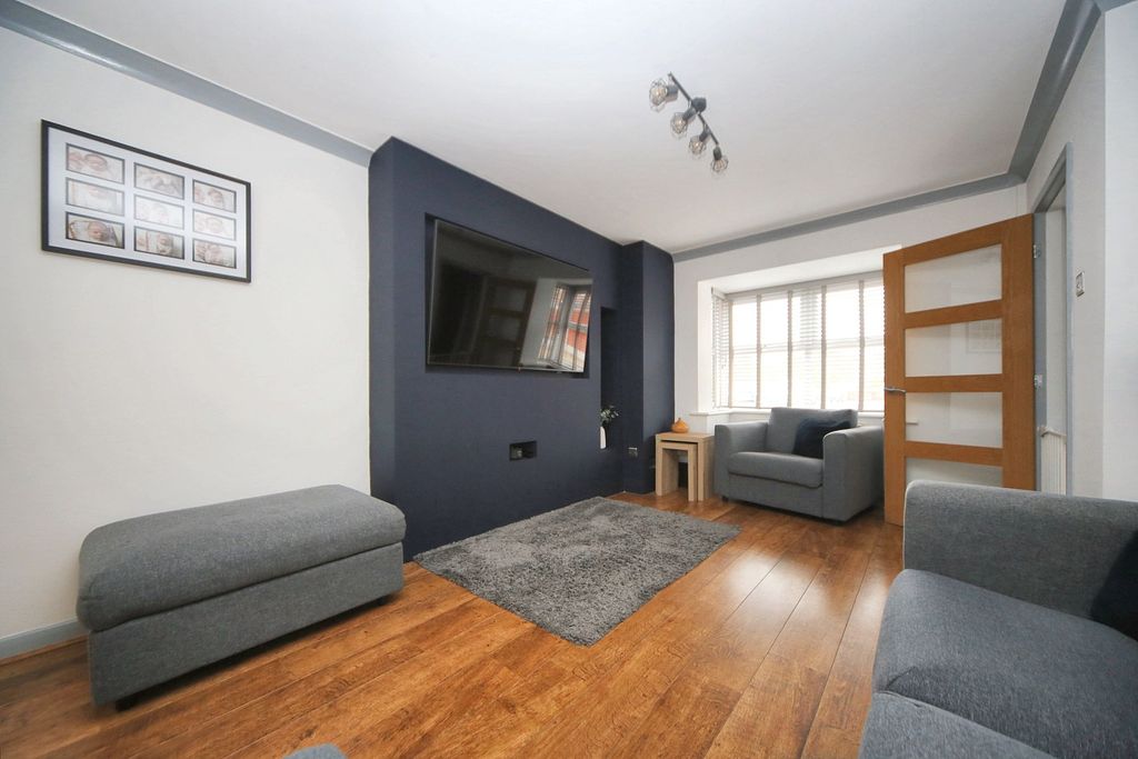 Property photo 3 of 25