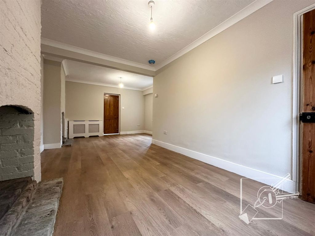 Property photo 3 of 18 Lounge/ Diner