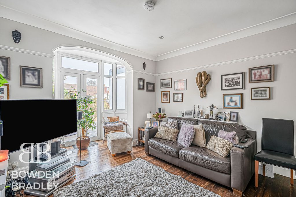 Property photo 3 of 23