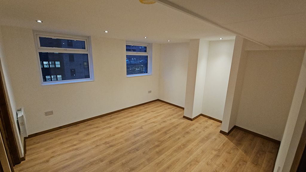 Property photo 1 of 7 Living Room