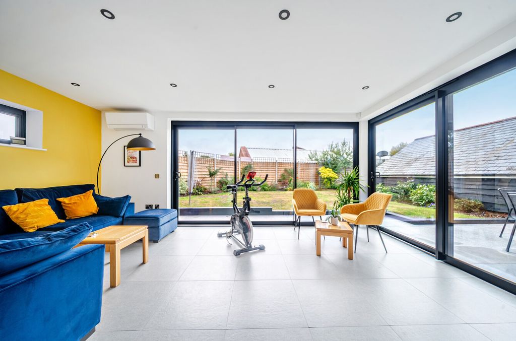 Property photo 2 of 16 1348599-30-68B71A...