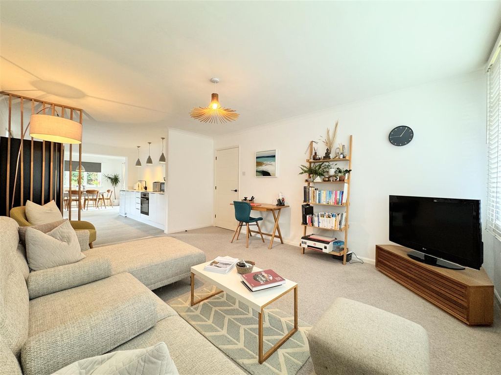 Property photo 2 of 24 Lounge Area