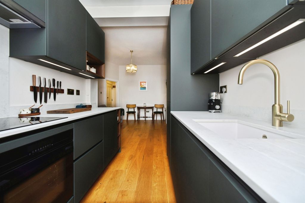 Property photo 3 of 34