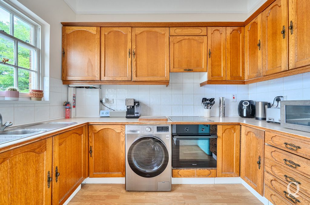 Property photo 2 of 20 92226561-640d-48B...