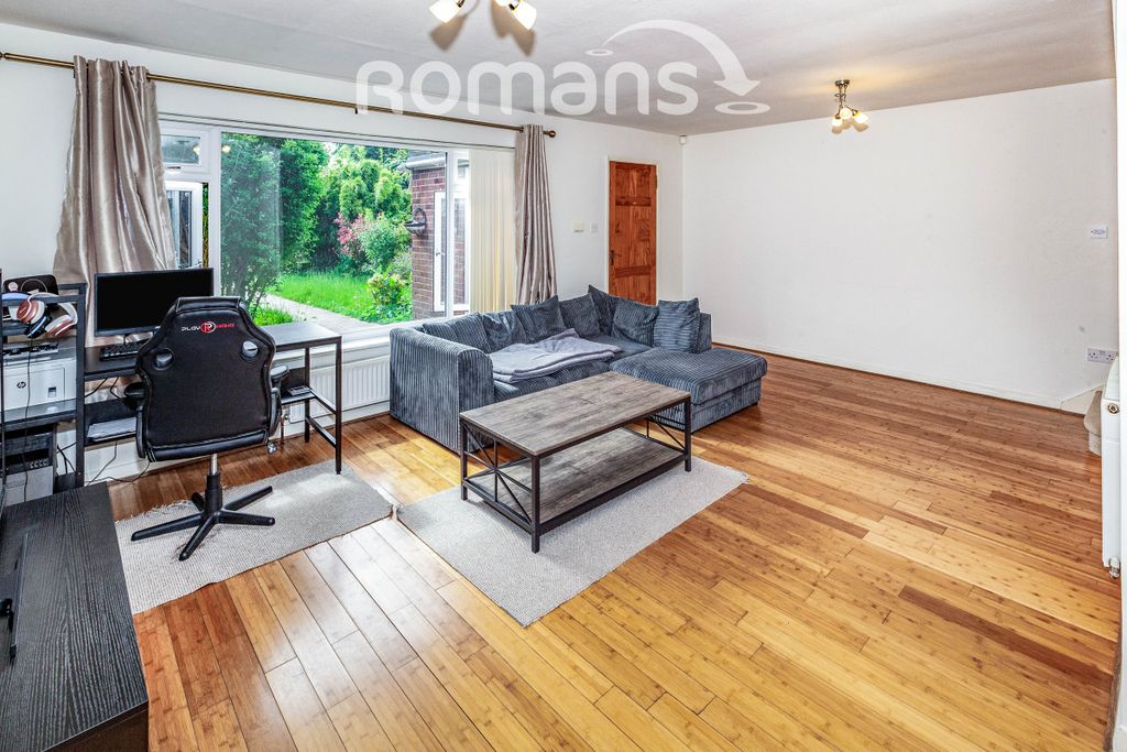 Property photo 3 of 10 Living