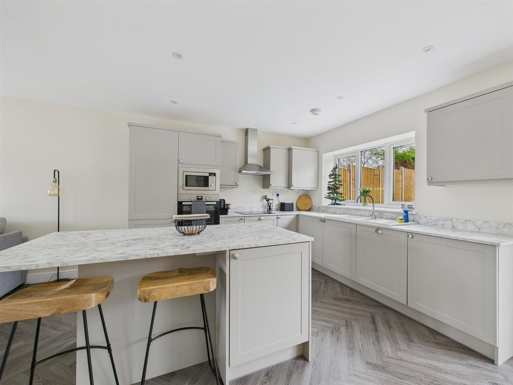 Property photo 3 of 17 Cam03972G0-Pr0216-Still007.Jpg