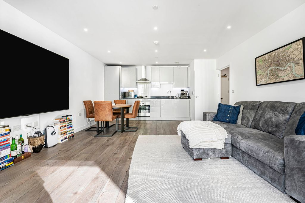 Property photo 1 of 18 Reception Room