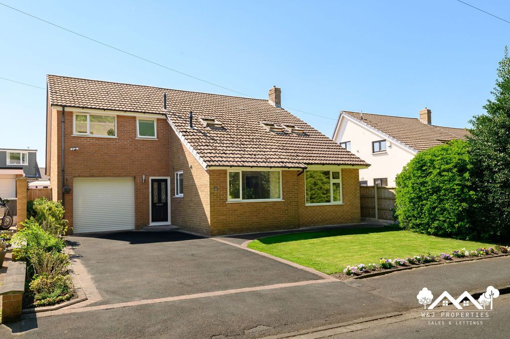 Property photo 1 of 50