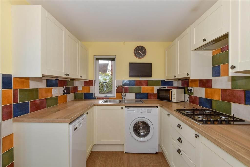Property photo 3 of 10 Kitchen