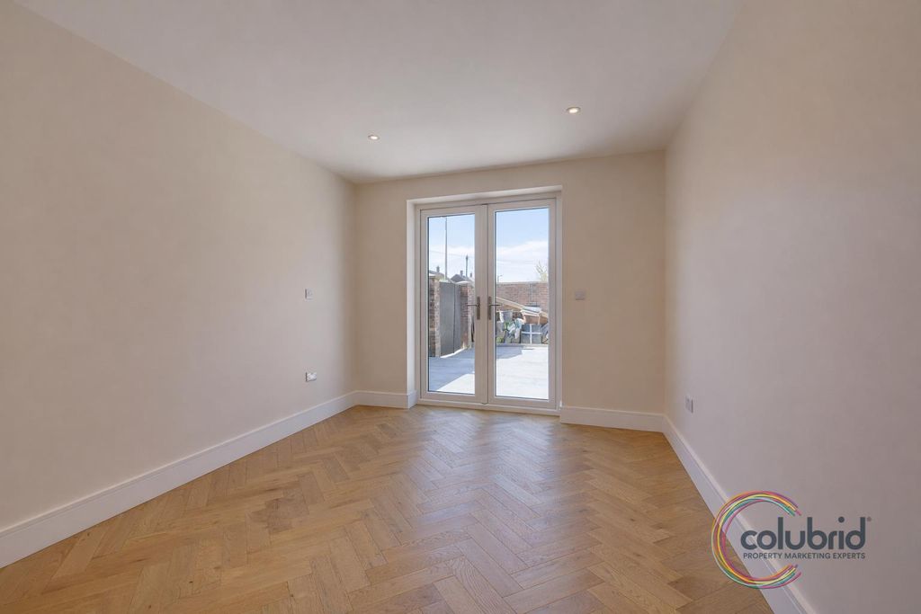 Additional image 6 of 6 bed semi-detached house for saleCrawford Avenue, Grays RM16