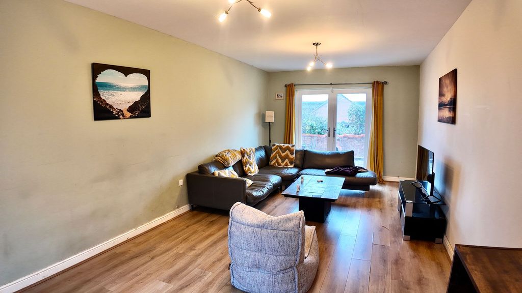 Property photo 3 of 39