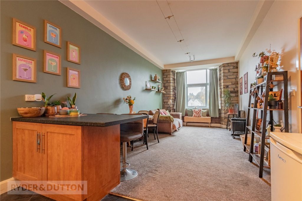 Property photo 2 of 17 Open Plan