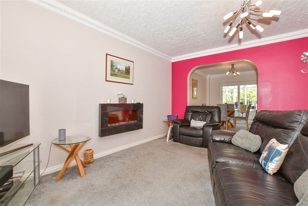 Property photo 3 of 13 Lounge