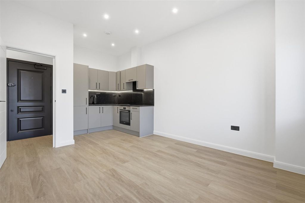 Property photo 1 of 8 002_Img_5844.Jpg