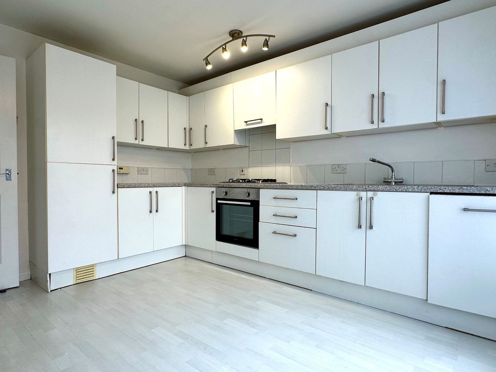 Property photo 3 of 14 Kitchen