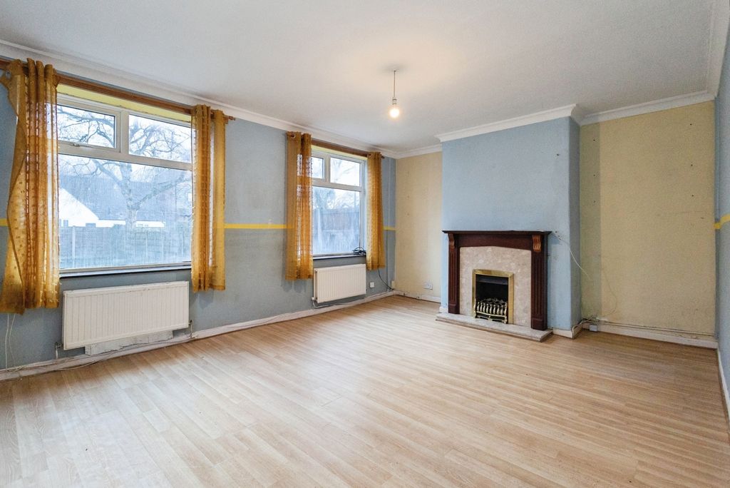 Property photo 2 of 17 Living Room