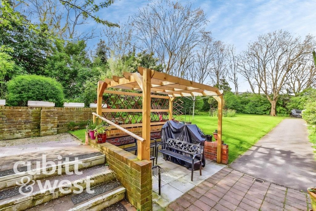 Property photo 3 of 11