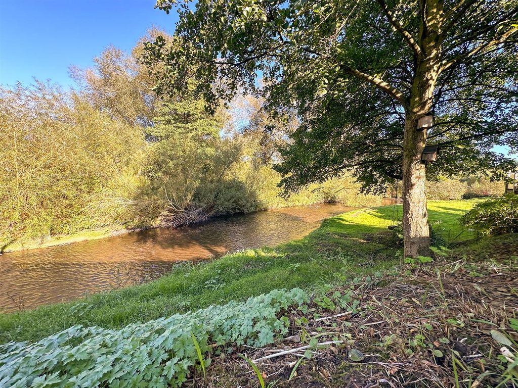 Property photo 2 of 37