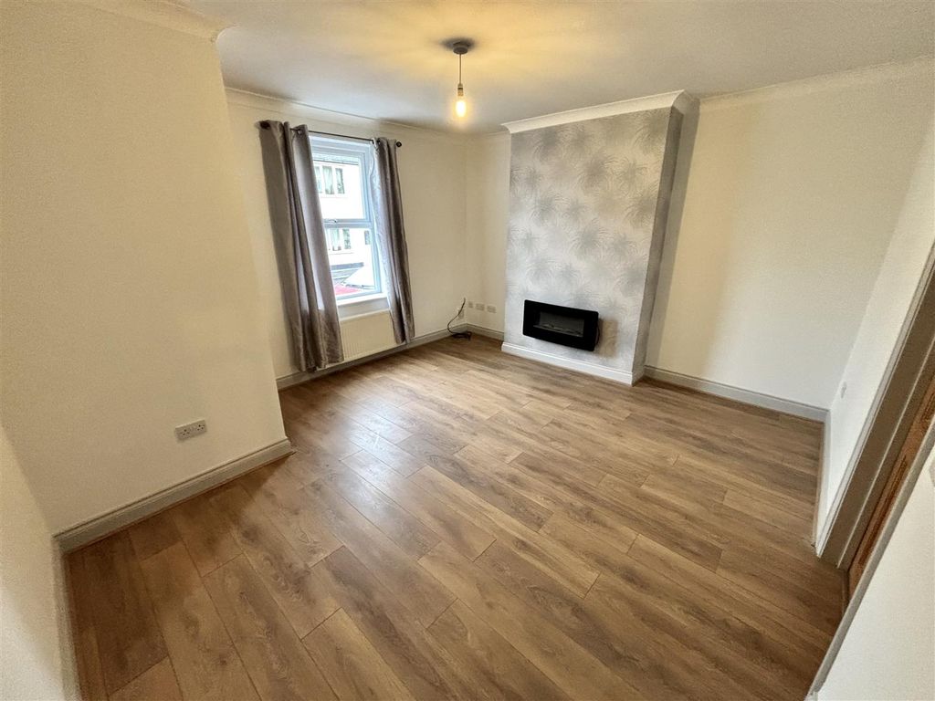 Property photo 3 of 15 Living Room