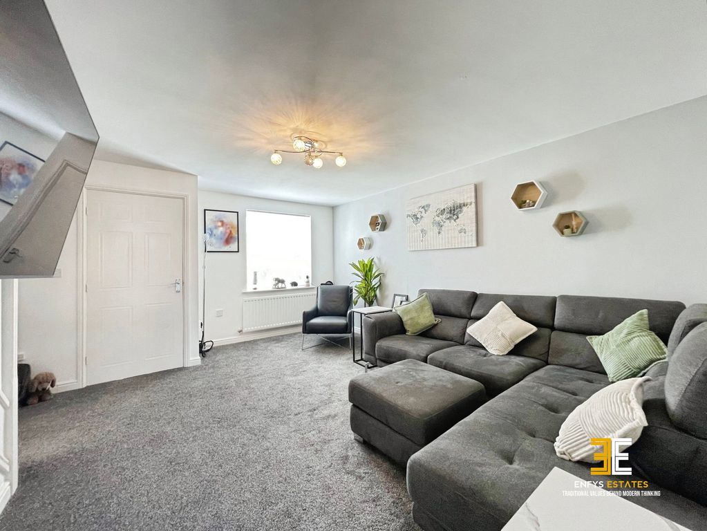 Property photo 2 of 27