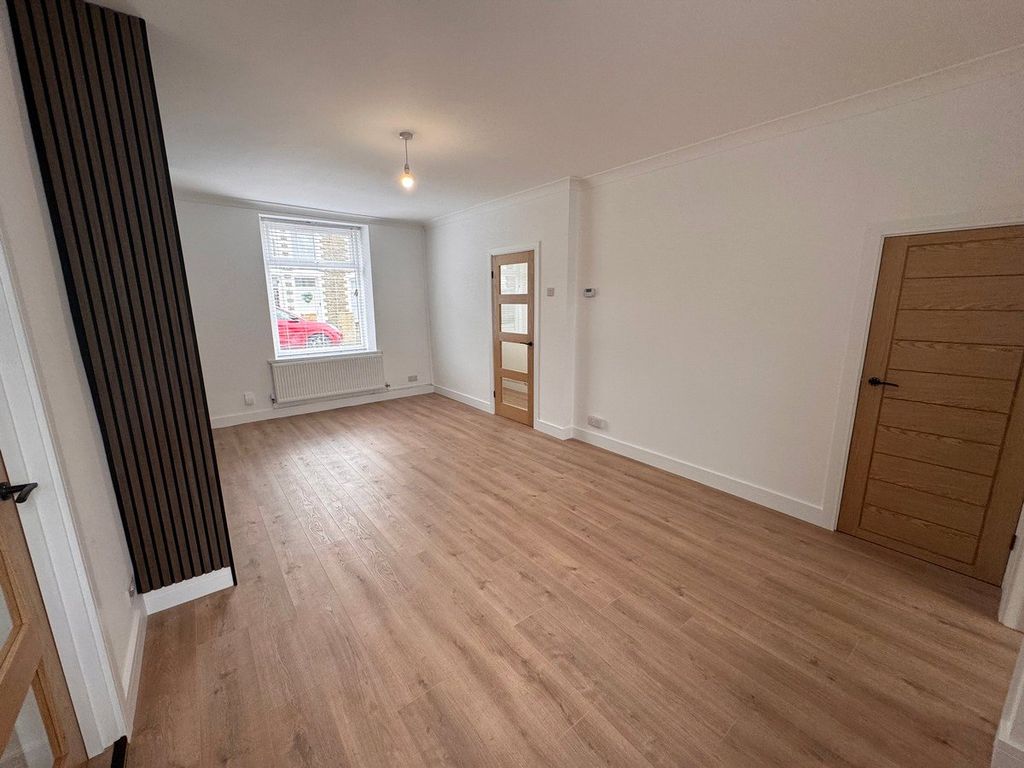 Property photo 3 of 22 Picture No. 28