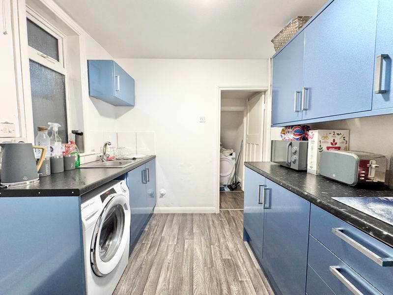 Property photo 2 of 11 Kitchen