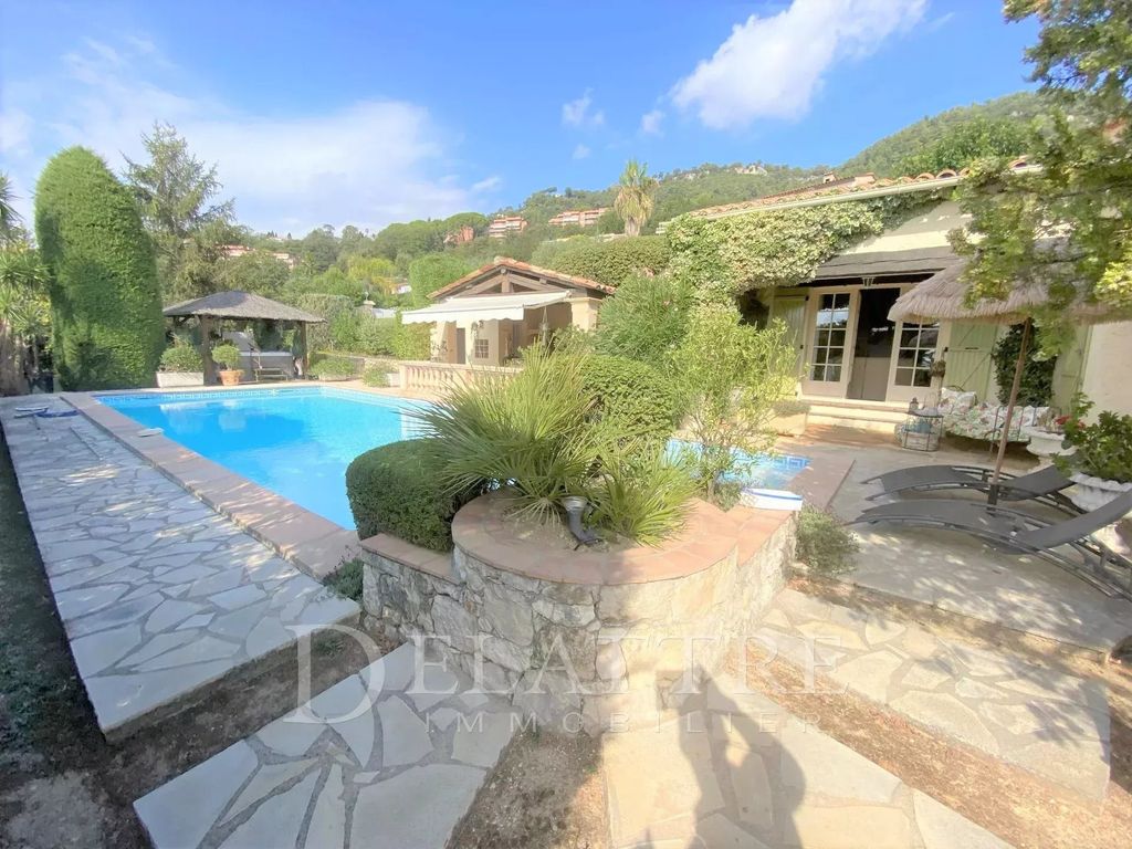 Property photo 1 of 19 Grasse Est