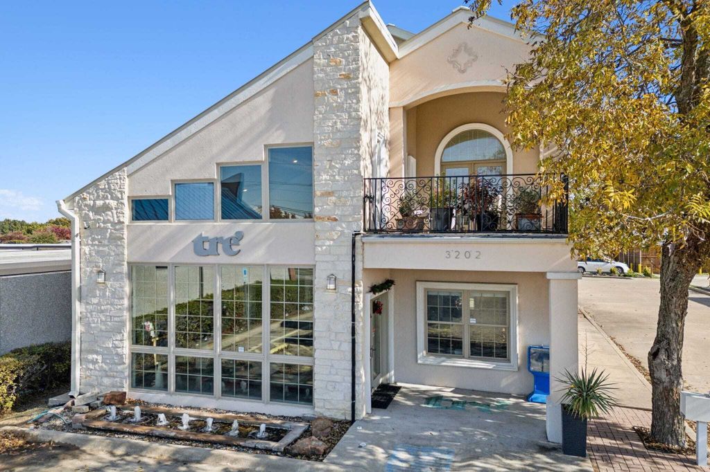 Property photo 1 of 31