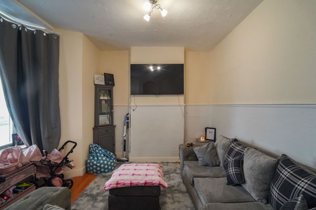 Property photo 2 of 20