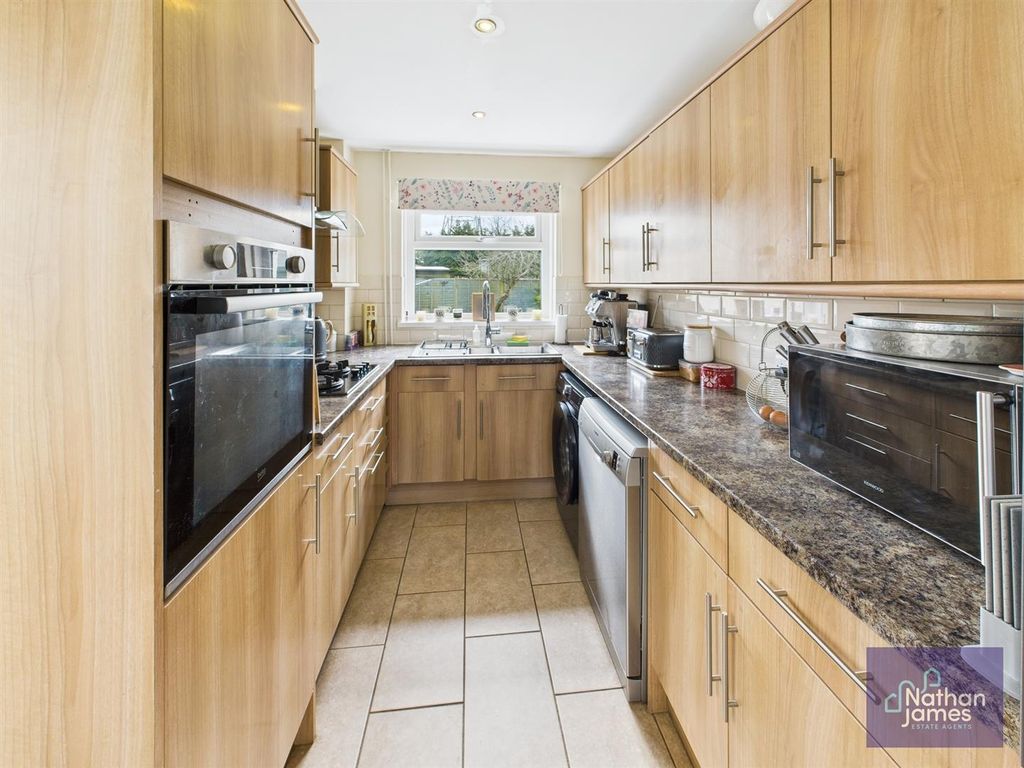 Property photo 3 of 14 Kitchen