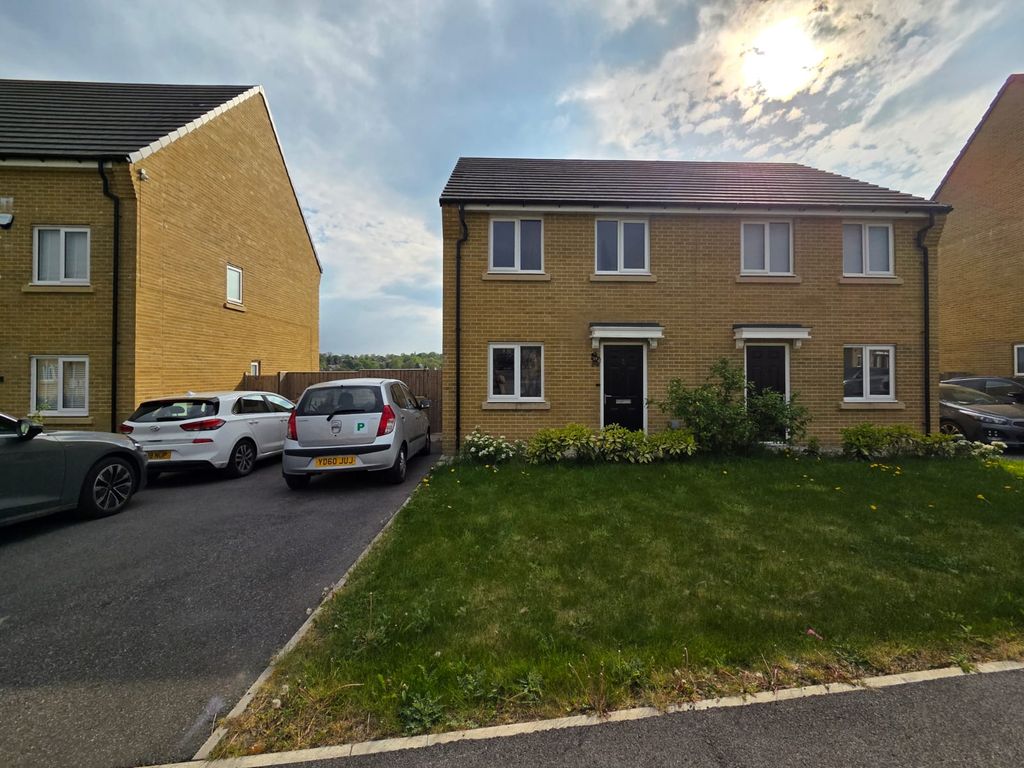 Property photo 1 of 21 59 Poplars Park Avenue, Bradford, Bd2 1Fp