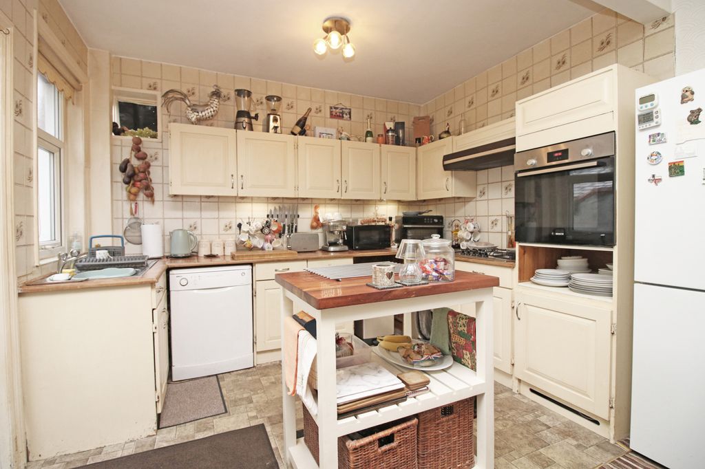 Property photo 3 of 21