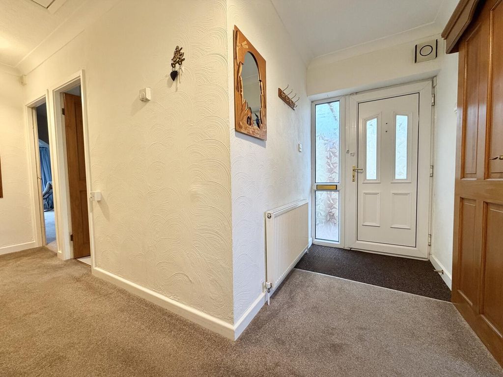 Property photo 3 of 17 Hallway