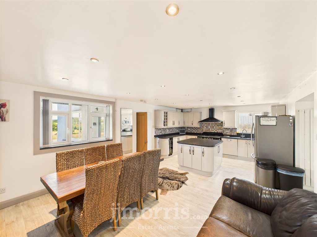 Property photo 3 of 30